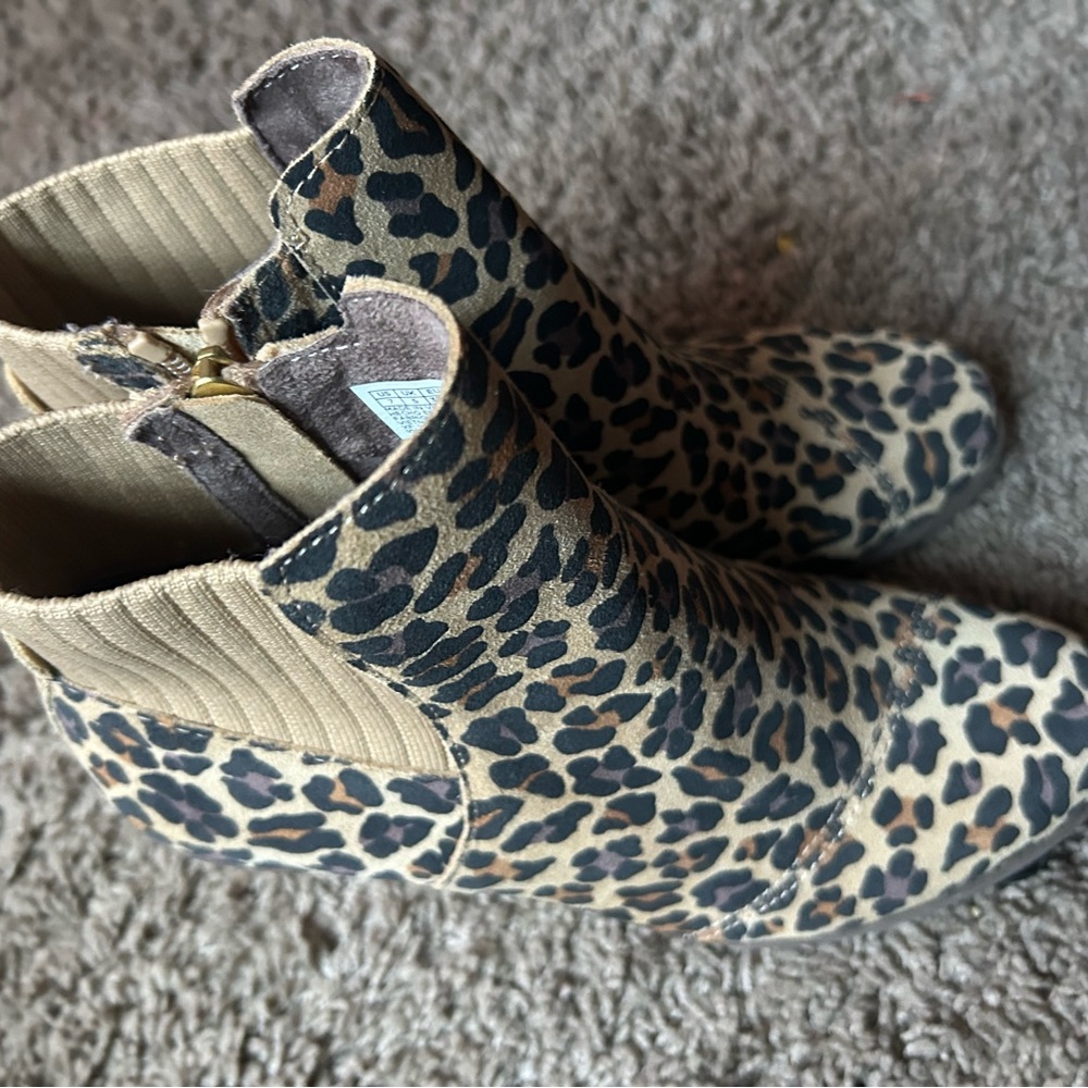Toms Brown and Black Ankle Boots